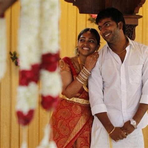 kalaiyarasan wife